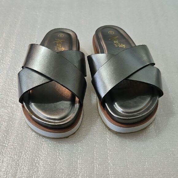 Avanti Aimee Women's Pewter Slide Sandals Size 6 - Picture 1 of 6